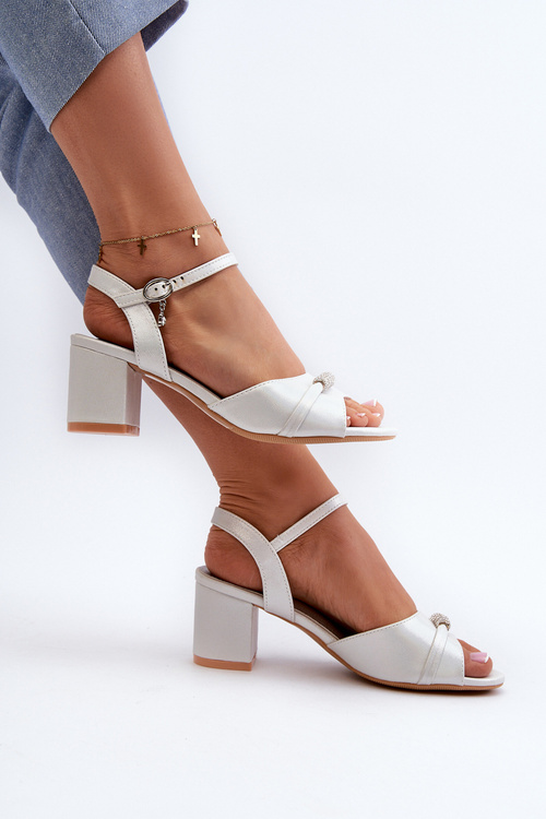 Dámske sandále z ekokože na opätku so striebornými ozdobami Narhi