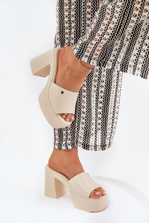 Dámske Sandále Z Eko Kože Na Opätku A Platforme Svetlo Béžové Tamirella