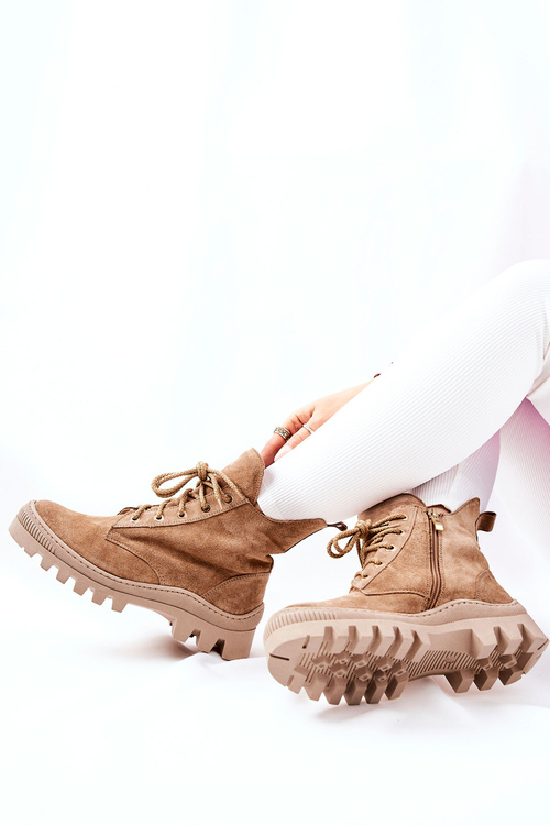 Izolované semišové topánky ťavej krčky