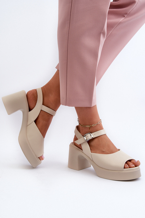 Dámske kožené sandále na opätku Vinceza 66627 Beige