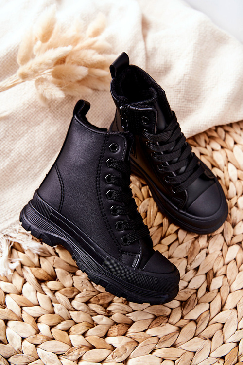 Detské kožené izolované tenisky čierne bomi