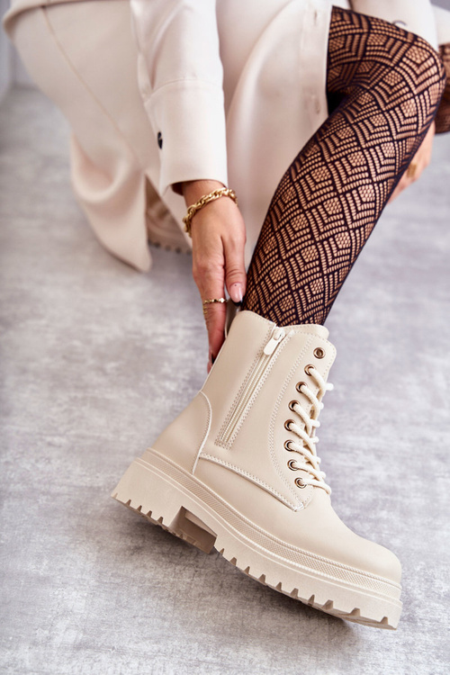 Dámska kožená kožená topánky izolované svetlo béžová béžová Dorchen