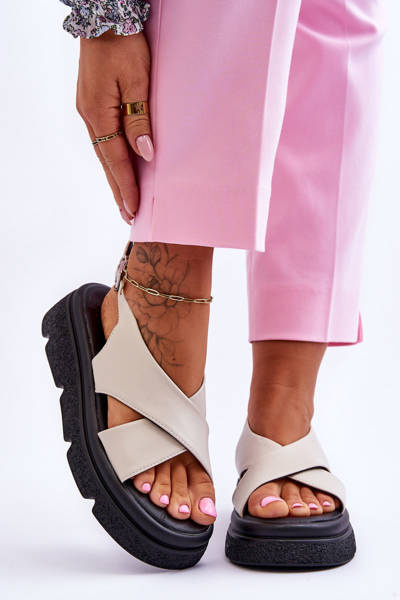 Módne sandále na platforme Chester Beige