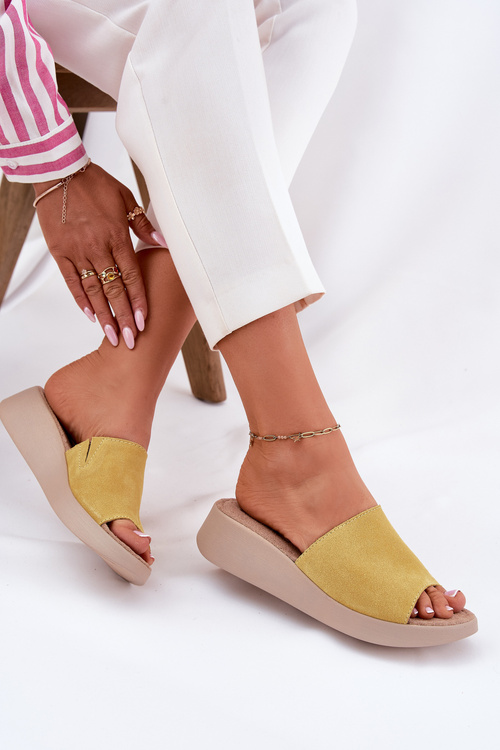 Dámske Zamszové Sandále Na Klíne Panto Fino Žlté RR267038