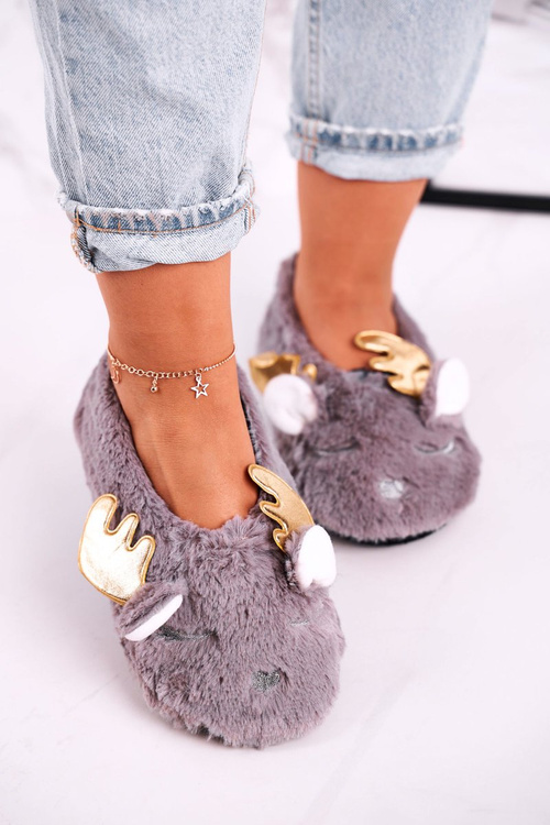 Vianočné izolované kožušinové šedé papcas rooky