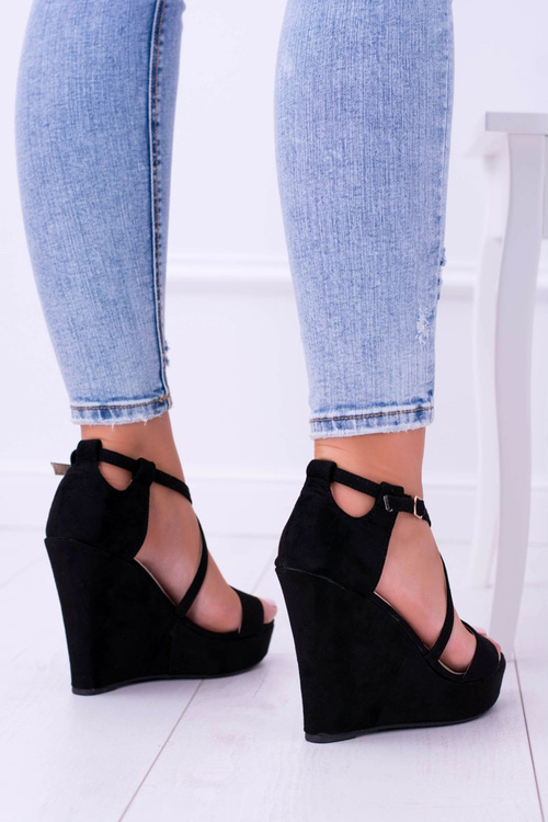 Dámske čierne semišové sandále na klinovej Eline
