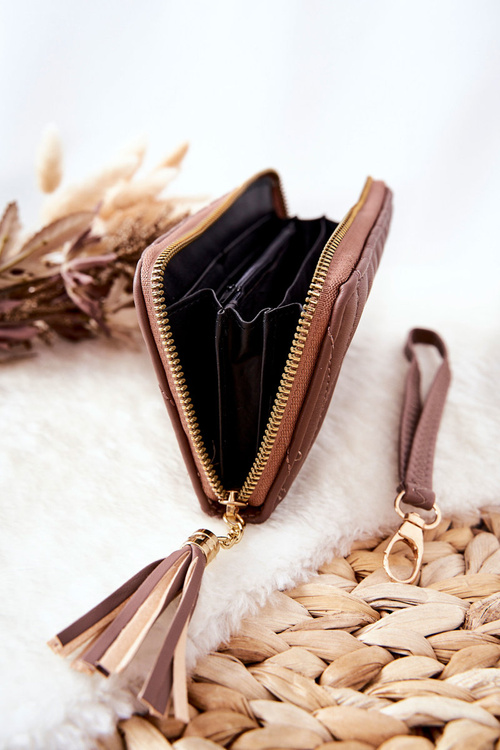 Velká prošívaná peněženka na zip s popruhem Kapučíno