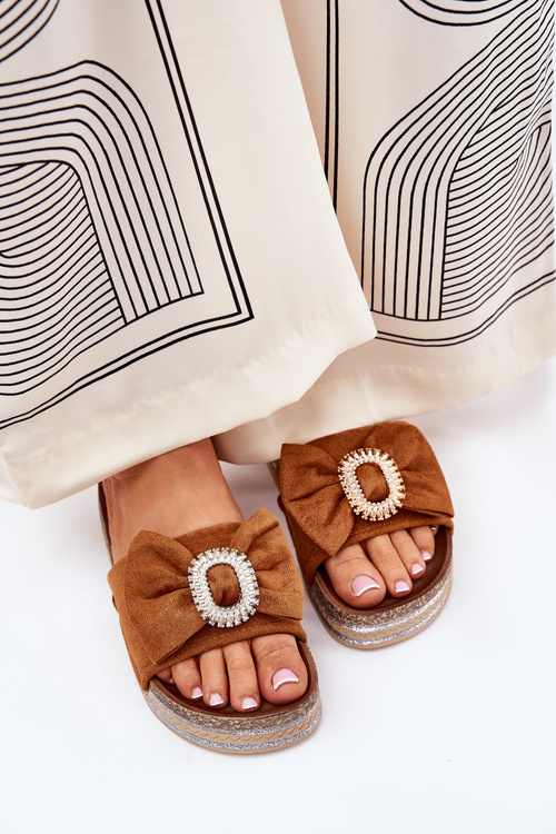 Dámske Sandále Na Platforme S Mašľou A Dekoratívnou Brošňou Hnedé Lenela