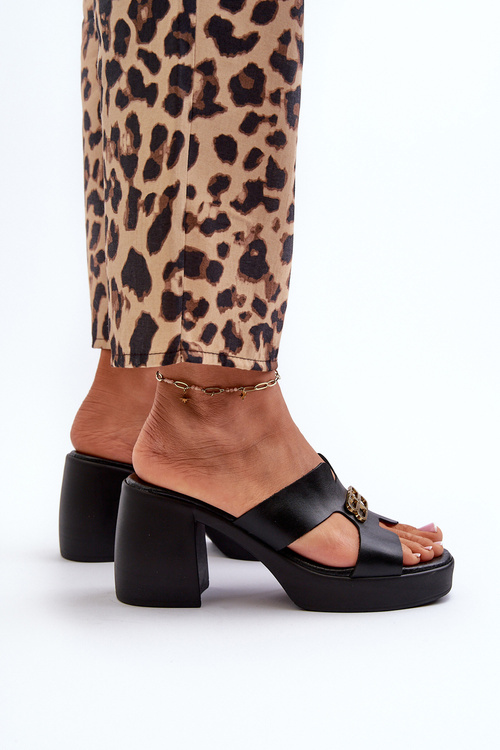 Zazoo 40419 Kožené Dámské Žabky S Výstřihy A Ozdobou Černé