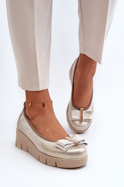 Kozačky ze syntetické kůže na platformě s ozdobou Zlaté Lewski 3384