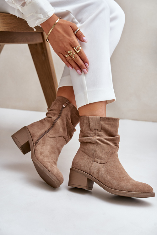 Zateplené dámské boty s nařaseným svrškem na nízkém podpatku béžové Zinanya