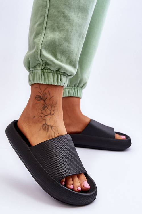 Módne penové flops na masívnej platforme Czarne Linnea