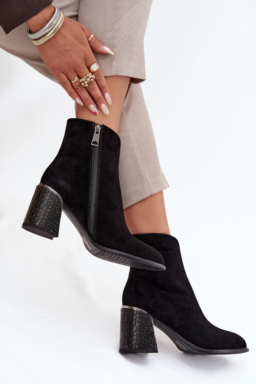 Semišové dámské kotníkové boty na podpatku s rytím zateplené Vinceza 66801 černé