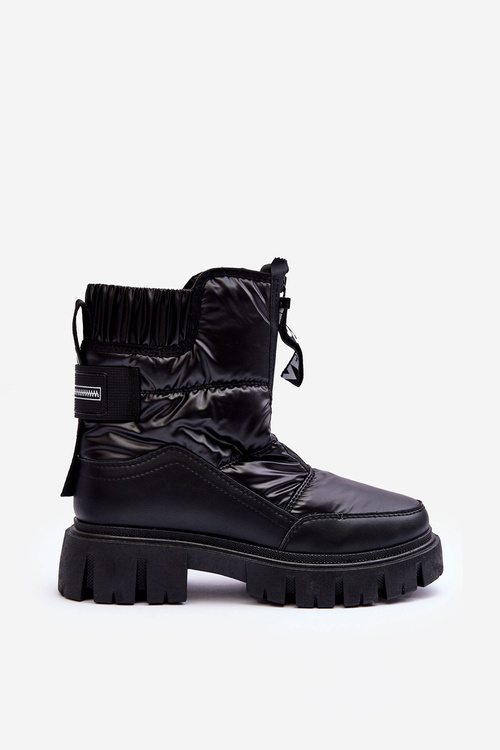 Vysoké dámske snehové topánky. Izolovaná čierna freeoc