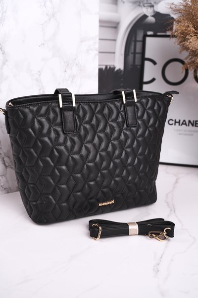 Elegantná dámska kabelka Monnari Bag5470-020 Čierna prešívaná prešívaná