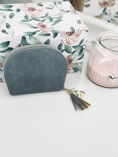 Portfólio modrej dámskej kabelky s Fringom