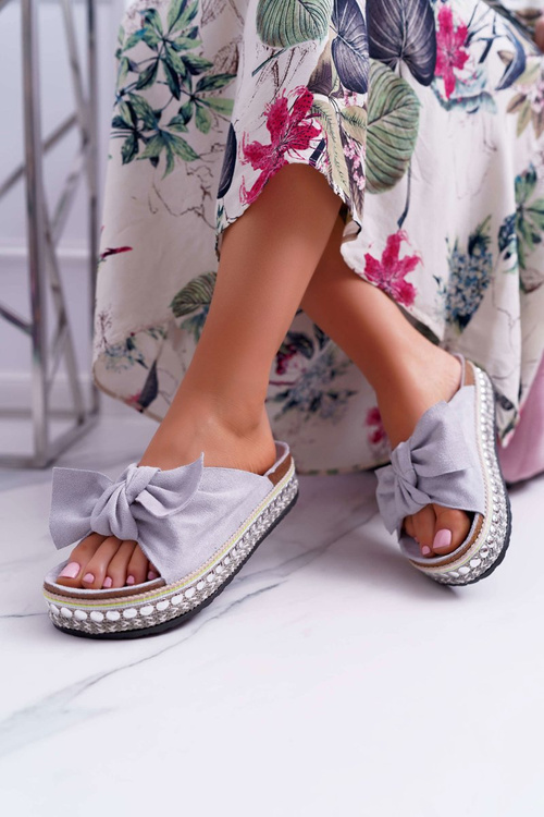 Ženské žabky s lukom, hustou sivou milnou podrážkou