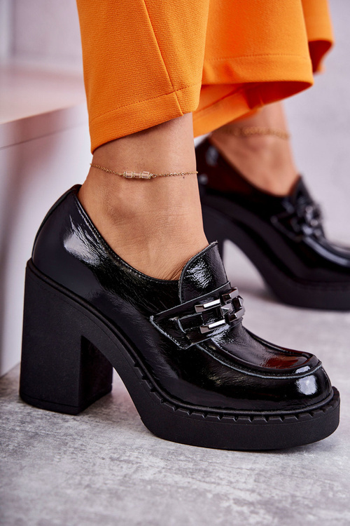 Lakované boty na masivním sloupku Černé Jaime