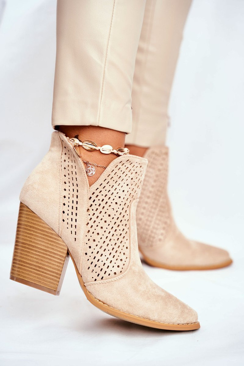 Dámske topánky na stĺpe s otvoreným semišovým ľahkým béžovým odtieňom
