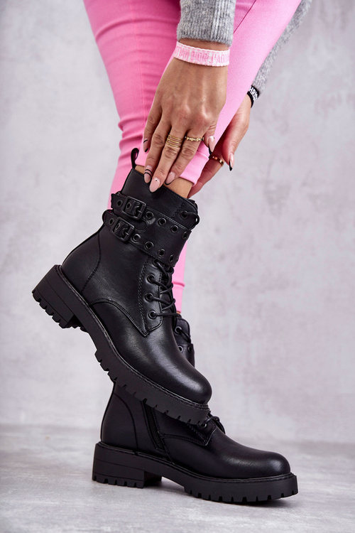 Dámske kožené izolované čierne topánky