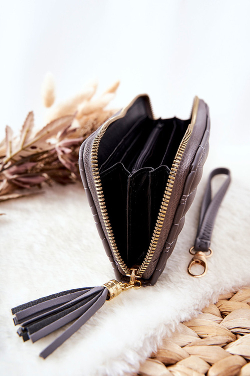 Veľká prešívaná peňaženka so sivým popruhom