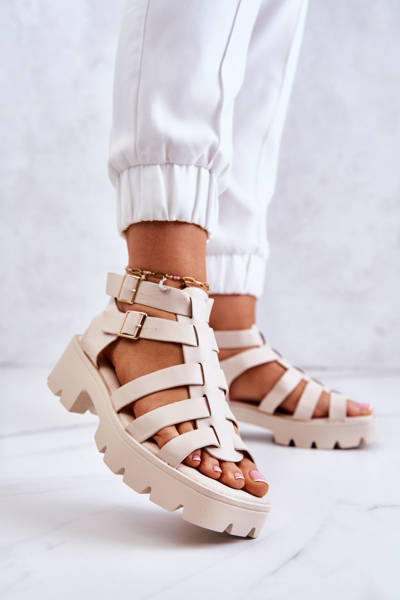 Kožené sandále s béžovými menšinovými pruhmi