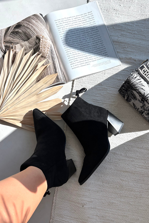 Dámske členkové topánky na opätku s šnúrkami čierne Halisse