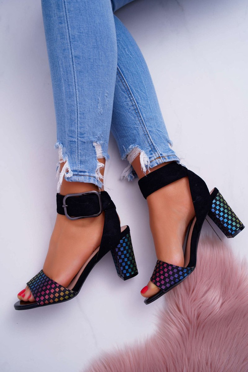 Dámske sandále na semišovom stĺpe čierna geometrická