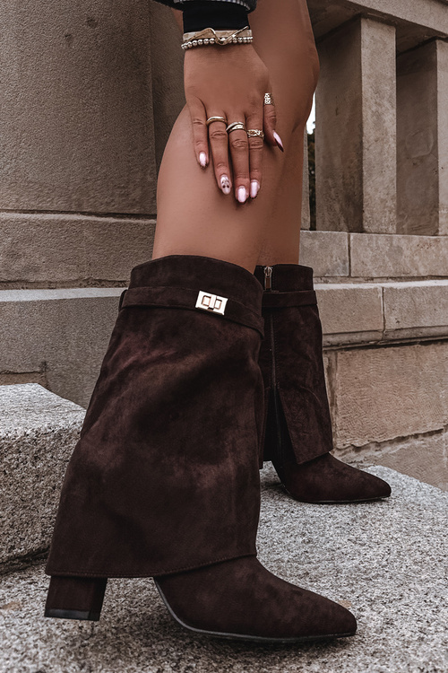 Zateplené dámské kozačky na podpatku s ozdobným páskem čokoládové Luvielle