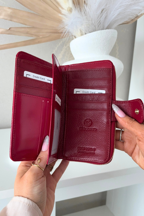 Lakovaný dámsky peňaženka s reliéfnym a zlatým detailom červená Evlinne