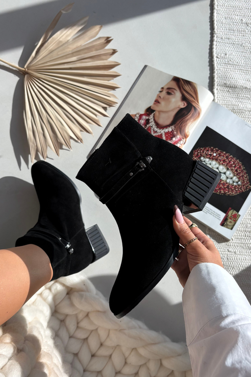 Dámske čižmy z prírodného nubuku na platforme s vyhrievaním D&A CR52-651 Čierne