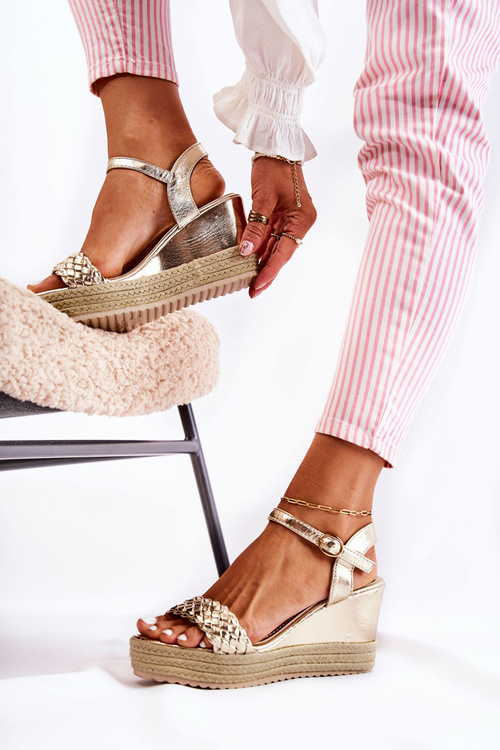 Kůže sandály na klínu zlatý Gabriela