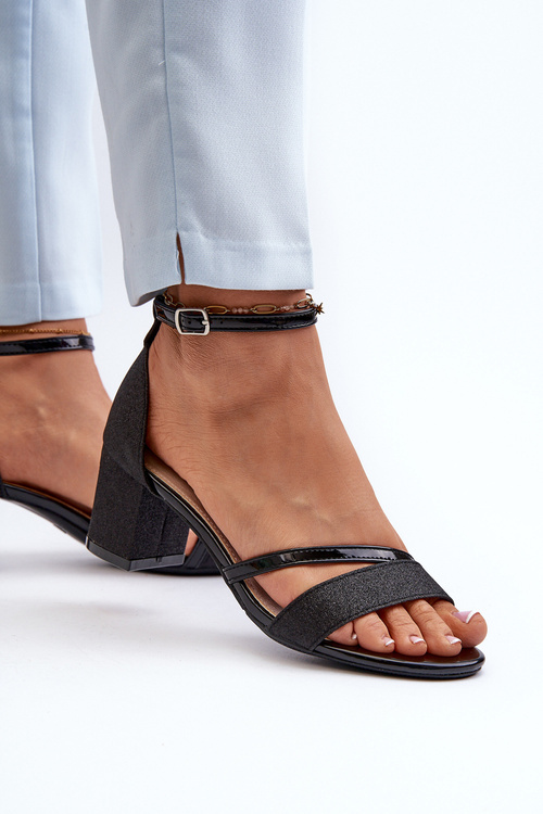 Čierne dámske sandále na nízkom opätku s flitrami Ploemis