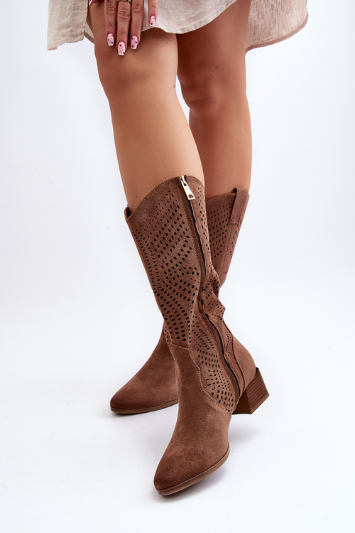 Hnedé čižmy s nízkym opätkom a otvoreným vzorom Walea