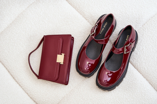 Lakované Dámské Polobotky S Přezkou Bordó Plikuria