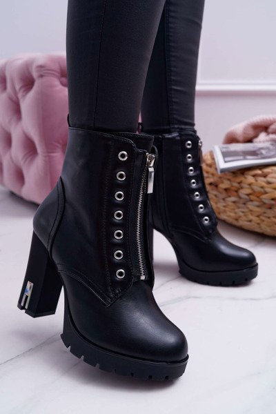 Dámske topánky na príspevku, dekoratívny čierny posúvač