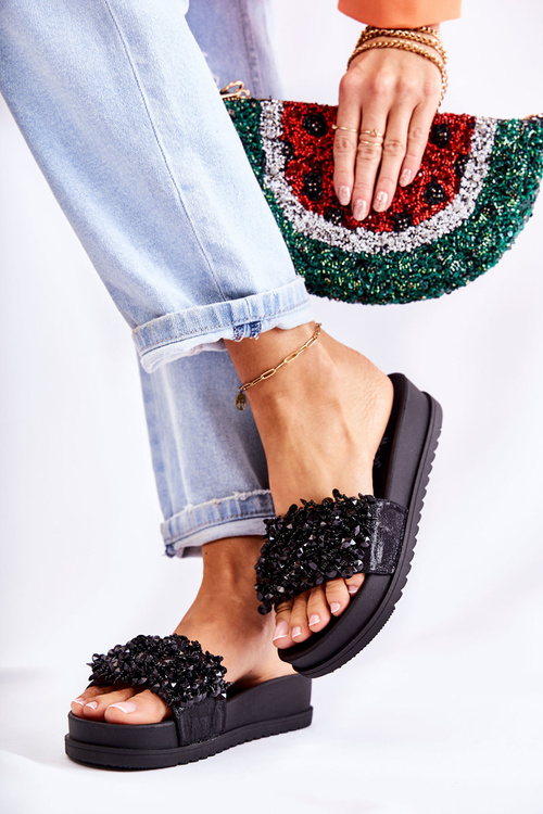 Dámské pantofle na platformě s ornamenty černá Almina