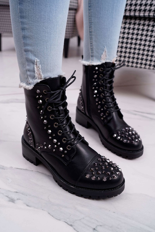 Pracovníky žien s čiernymi kamienkami