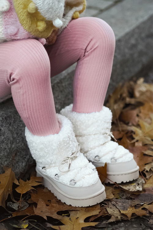 Teplé dětské sněhule s vázáním Bežová Asija