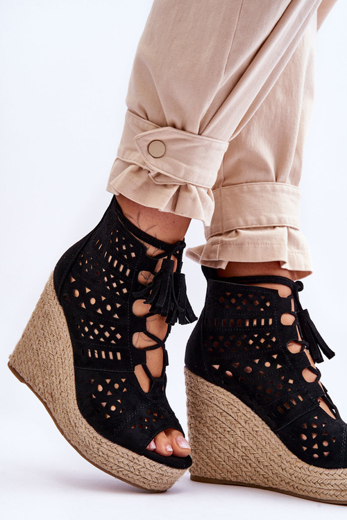 Semišové prolamované boty na klínku Černá Berthe