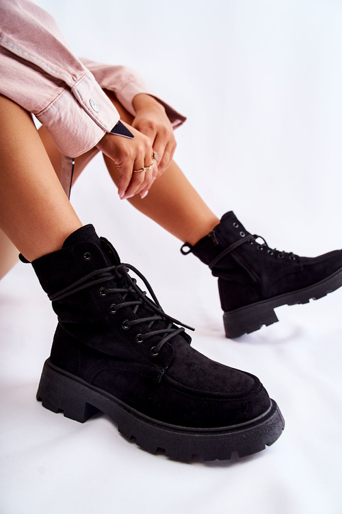 Dámske semišové topánky zviazané čiernou vanitou