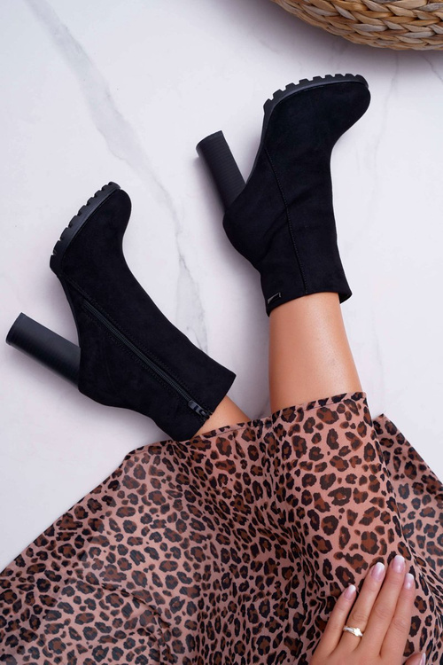 Ženské topánky na čiernom poste Cadillac Suede Post