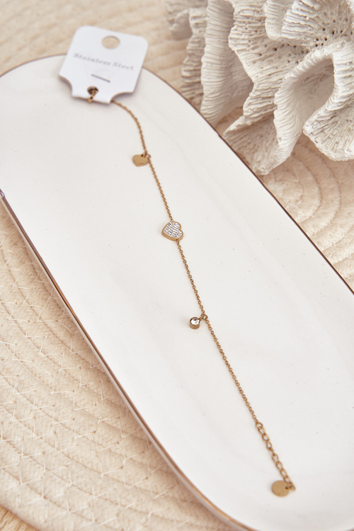 Náramok na nohu so zlatými srdiečkami