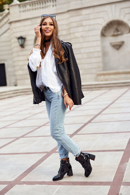 Dámske topánky na čiernom stĺpe čierne to robia lepšie