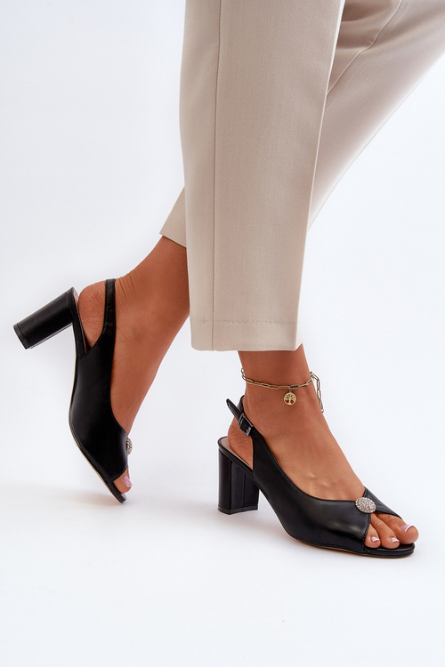 Elegantné Sandále Na Päte S Ozdobou Čierne Trasea