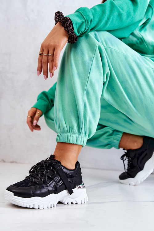 Tenisky na masívnom jedinom čiernom štýle