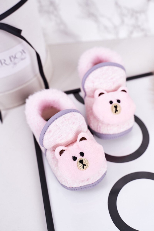 Detský papaci na elastickej kapele s ružovým medveďom pooh.