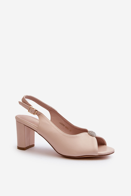 Elegantné sandále na opätku s ozdobou béžové Trasea