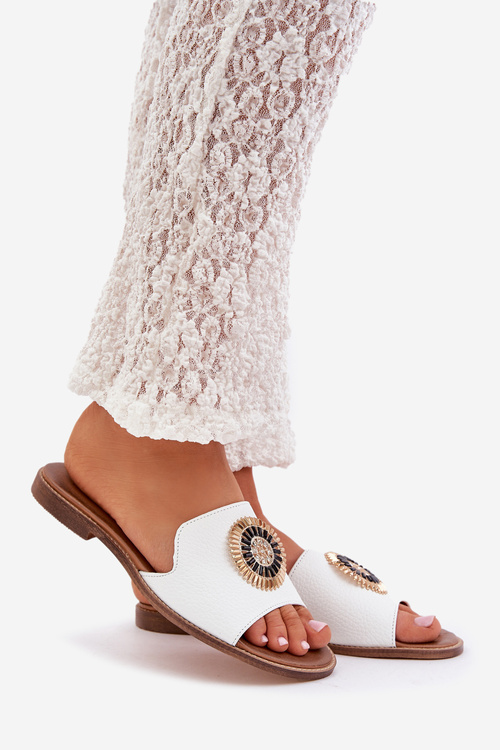 Kožené Šľapky S Dekoráciou Na Ploškom Opätku Biele Lewski 3047/O