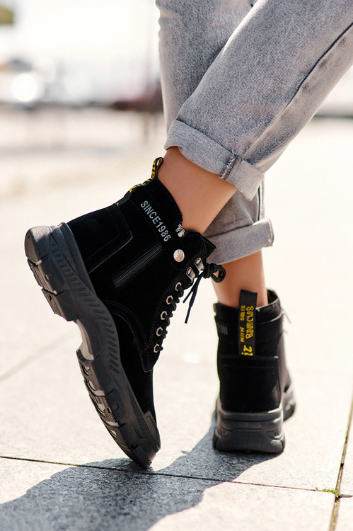 Izolované semišové ženské topánky Čierne väzenia